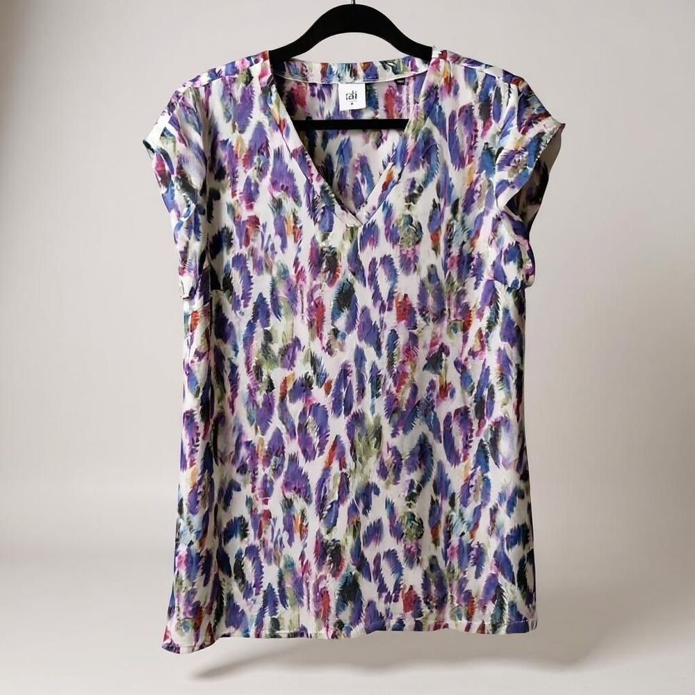 CAbi Plume Feather Print Short Sleeve Blouse #5027 Size Medium Whimsigoth‎